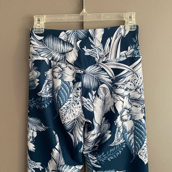 Maaji Women’s High-Waisted Floral Navy Leggings - Picture 6 of 15